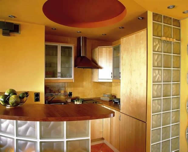 Многоуровневый потолок в кухне